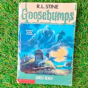 3/$15 Goosebumps #22 Ghost Beach, R.L. Stine 1994 Vintage Scholastic Book
